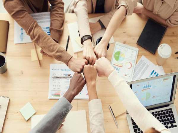 Fornire ai clienti globali soluzioni complete di materiali per involucri edilizi